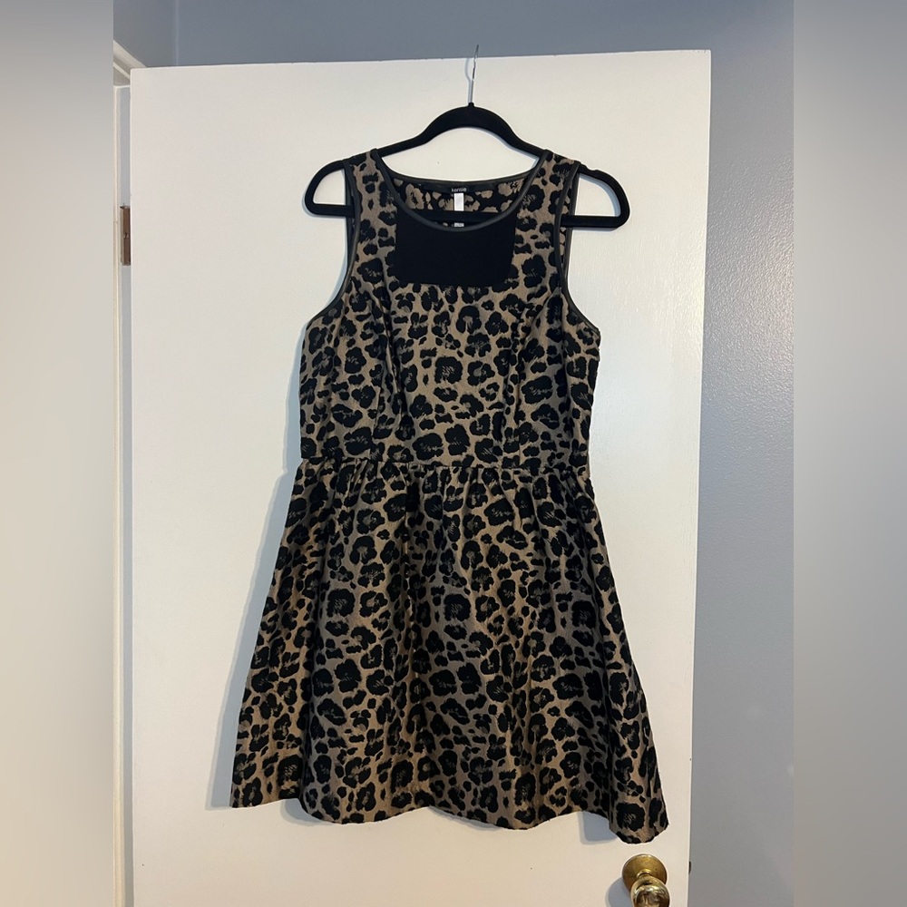Kensie - Leopard mini dress w/ faux leather trim detail - Large